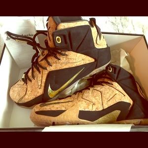 Nike LeBron 12 Xii EXT Kings Cork Size 10